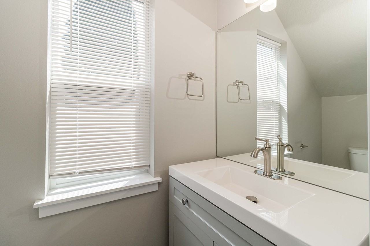 802 Nw 7th Ave - Photo 7 of 36