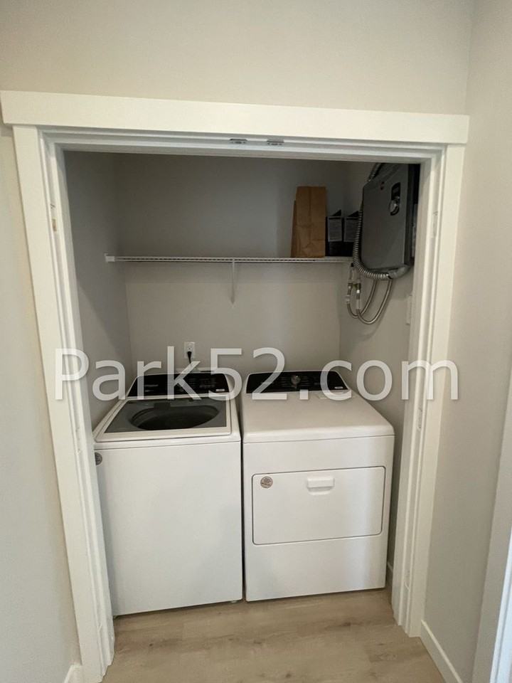 2346 S L St #B - Photo 4 of 15