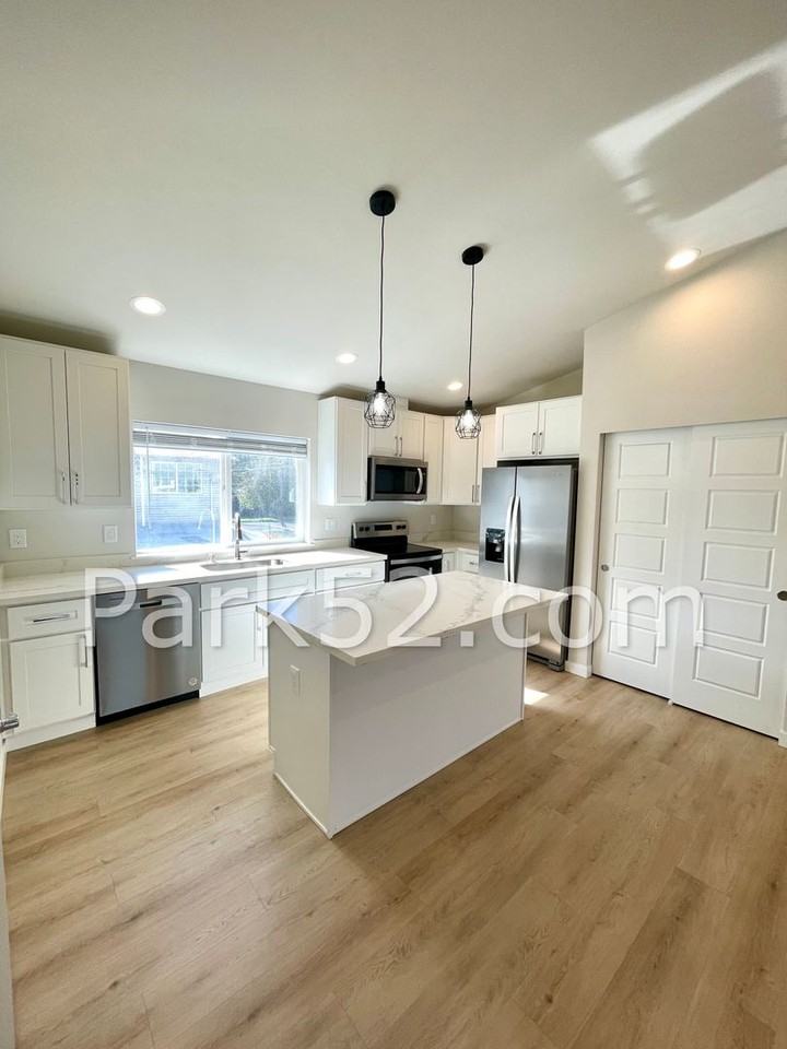 2346 S L St #B - Photo 6 of 15