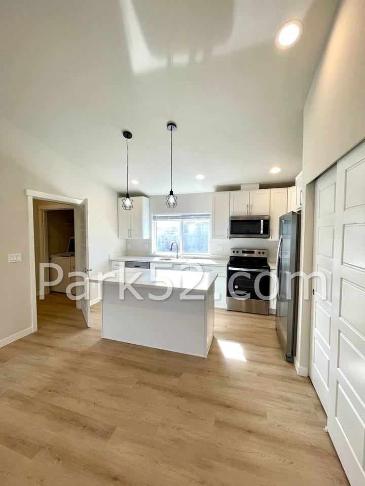 2346 S L St #B - Photo 7 of 15