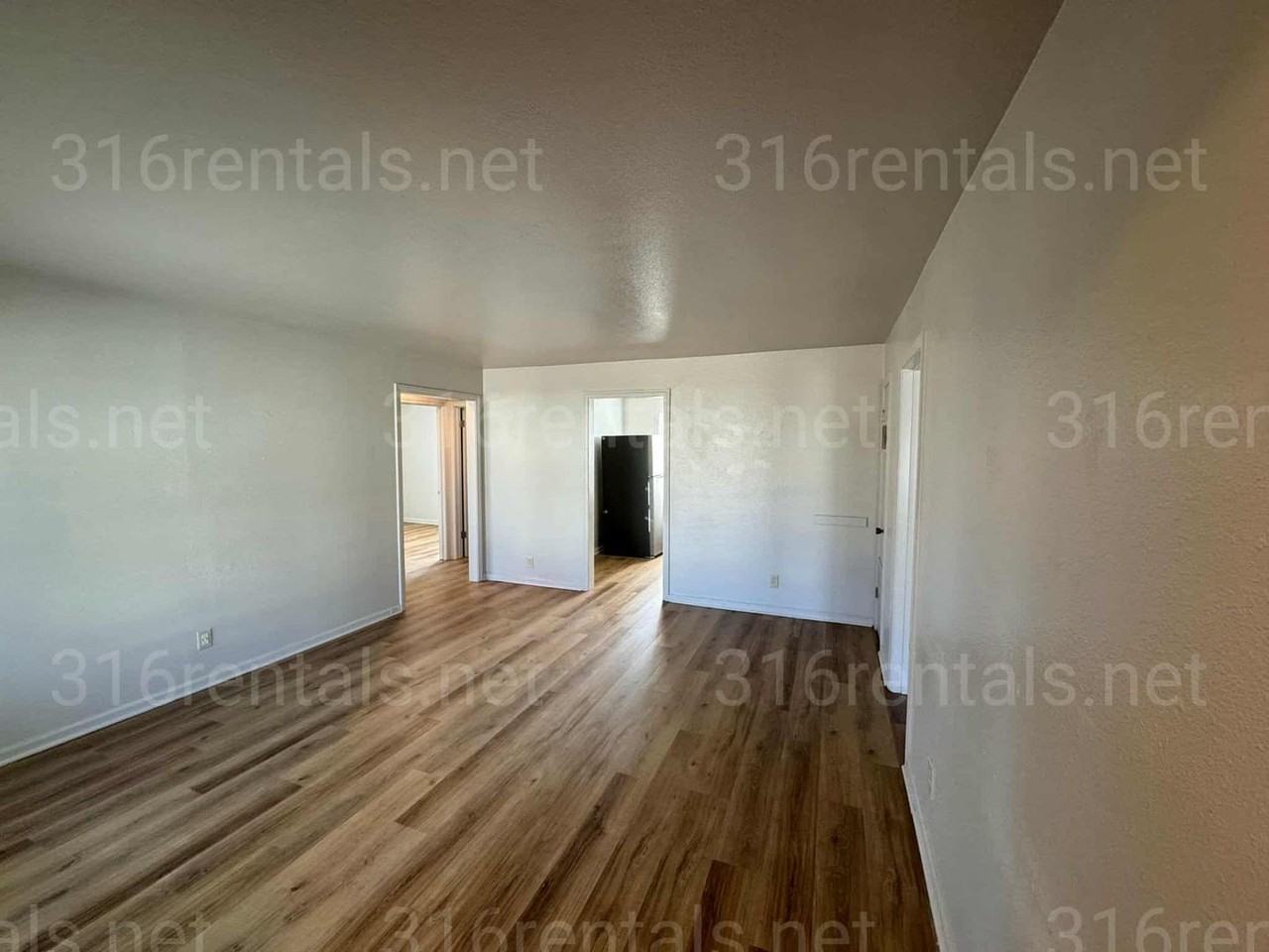 2607 N Poplar St - Photo 2 of 9