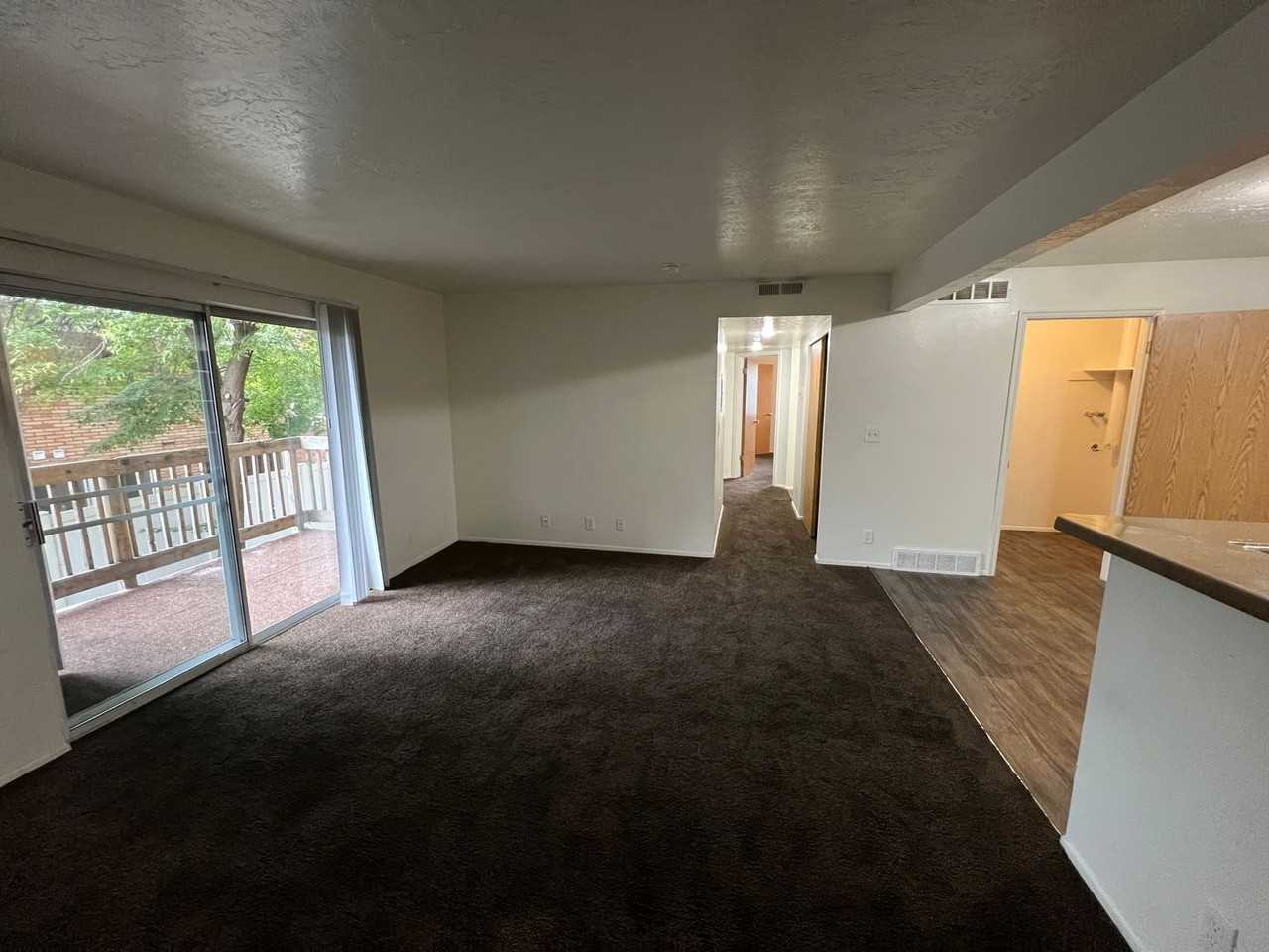 885 E Meadow Pine Ct - Photo 7 of 24