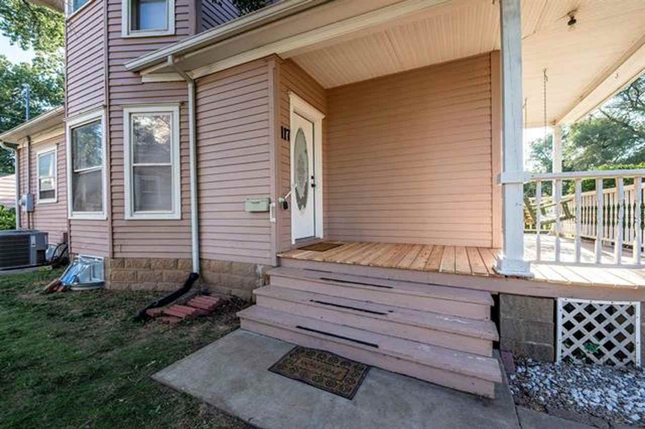 117 W Ellsworth Ave - Photo 3 of 15