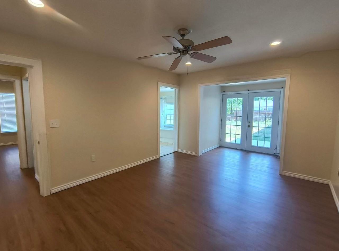 2317 Live Oak St - Photo 4 of 13