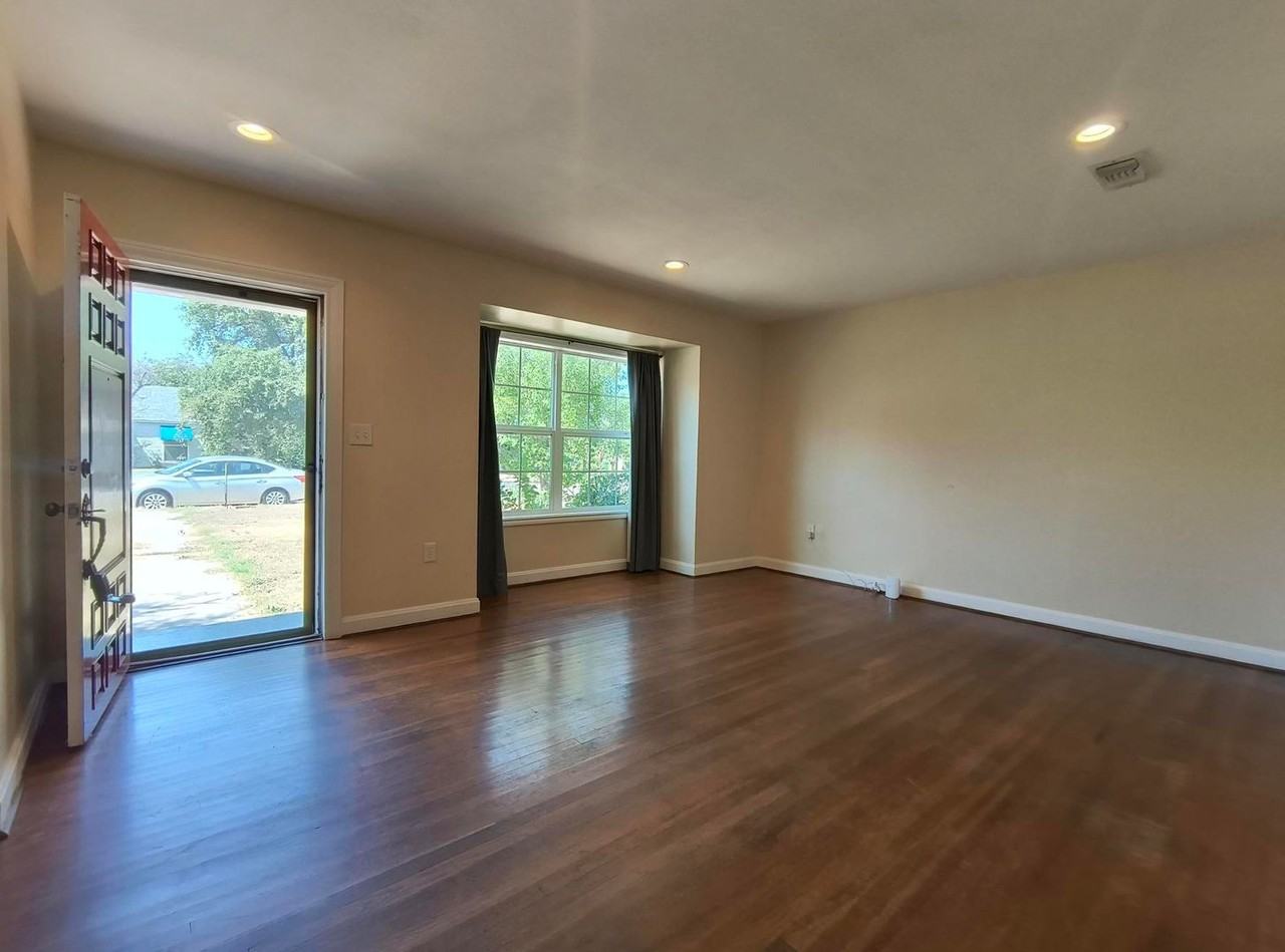 2317 Live Oak St - Photo 5 of 13