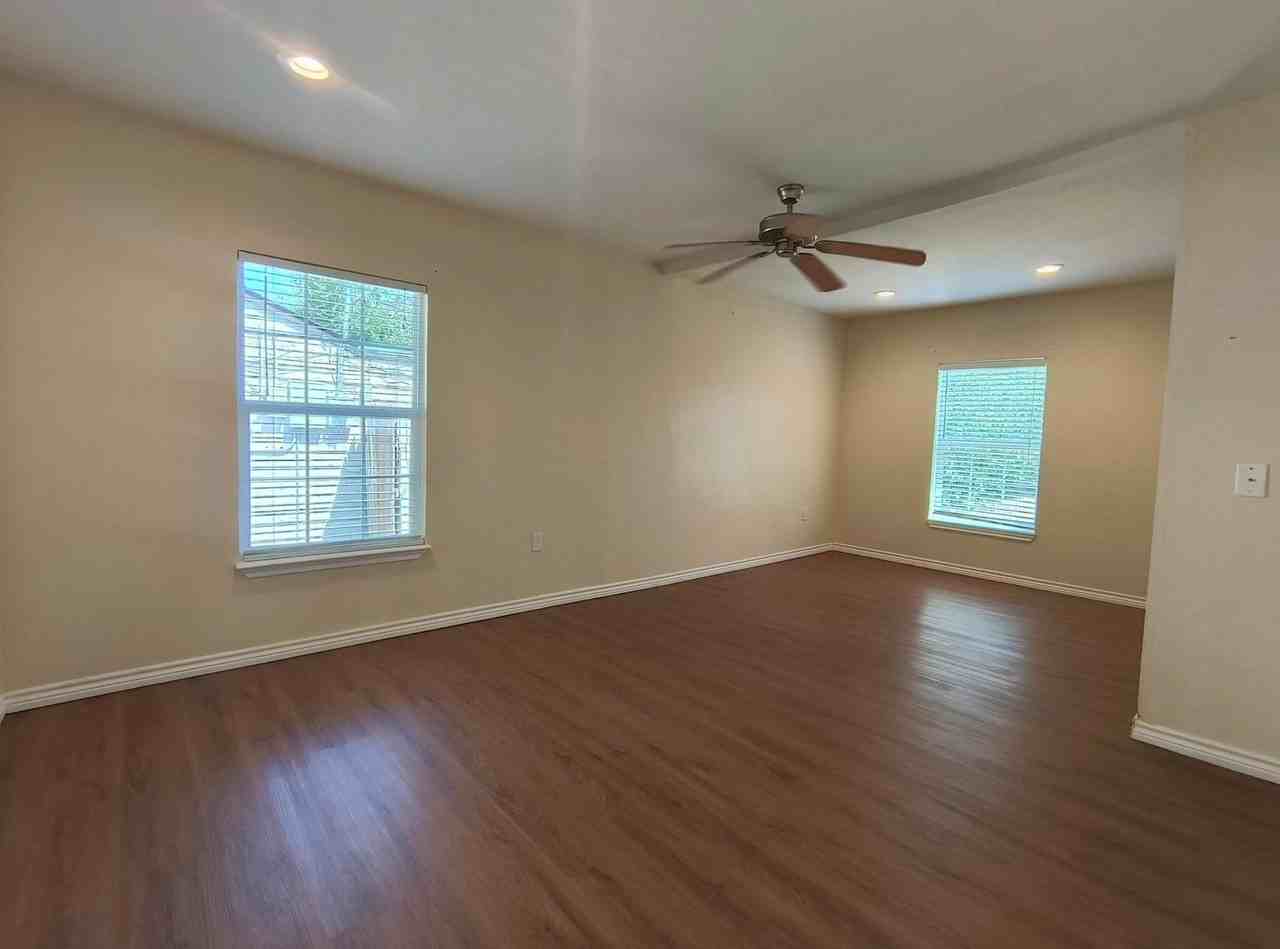 2317 Live Oak St - Photo 6 of 13
