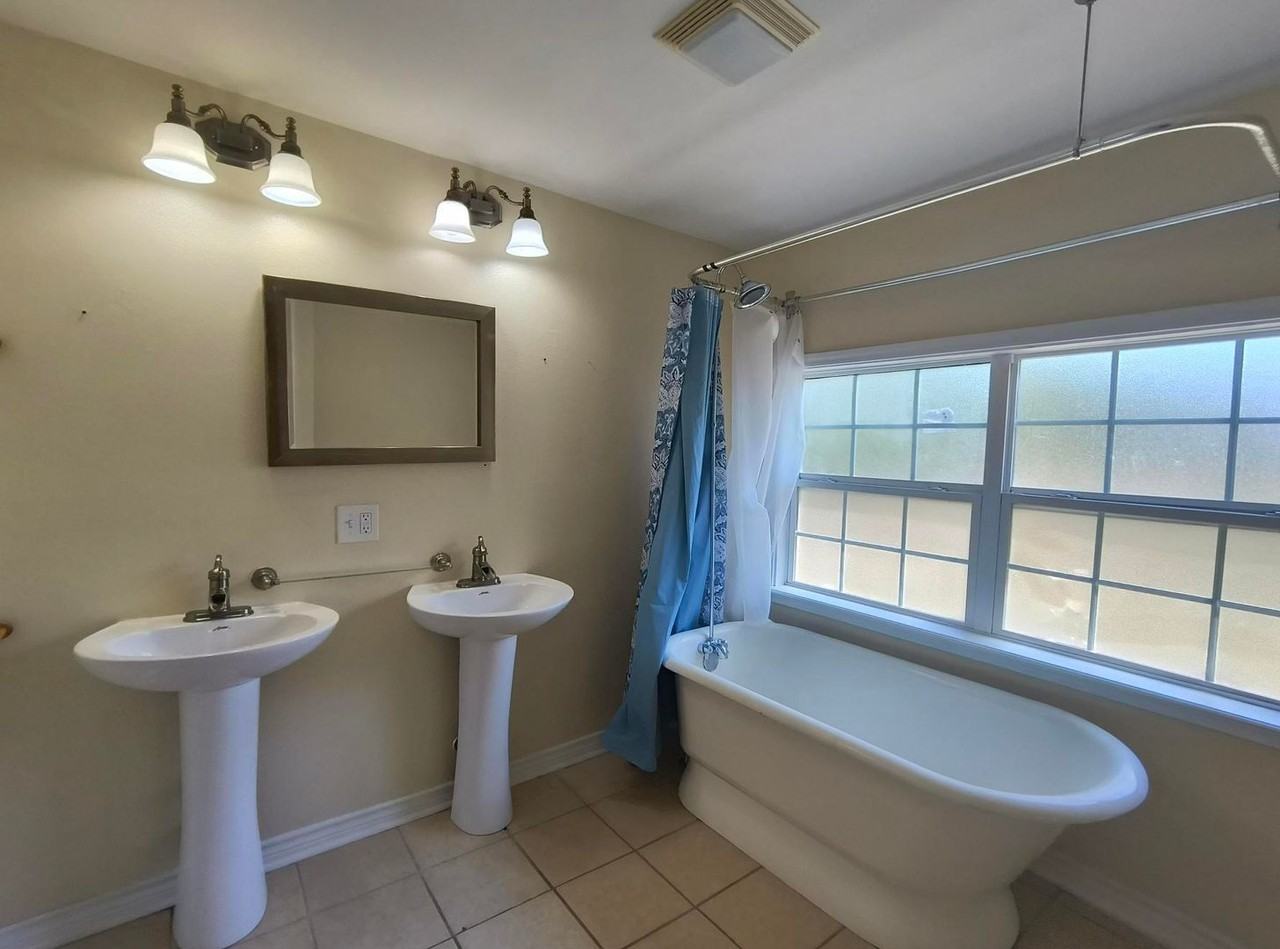 2317 Live Oak St - Photo 7 of 13