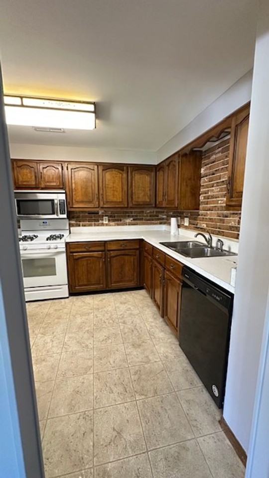 245 Rolling Hls - Photo 3 of 16