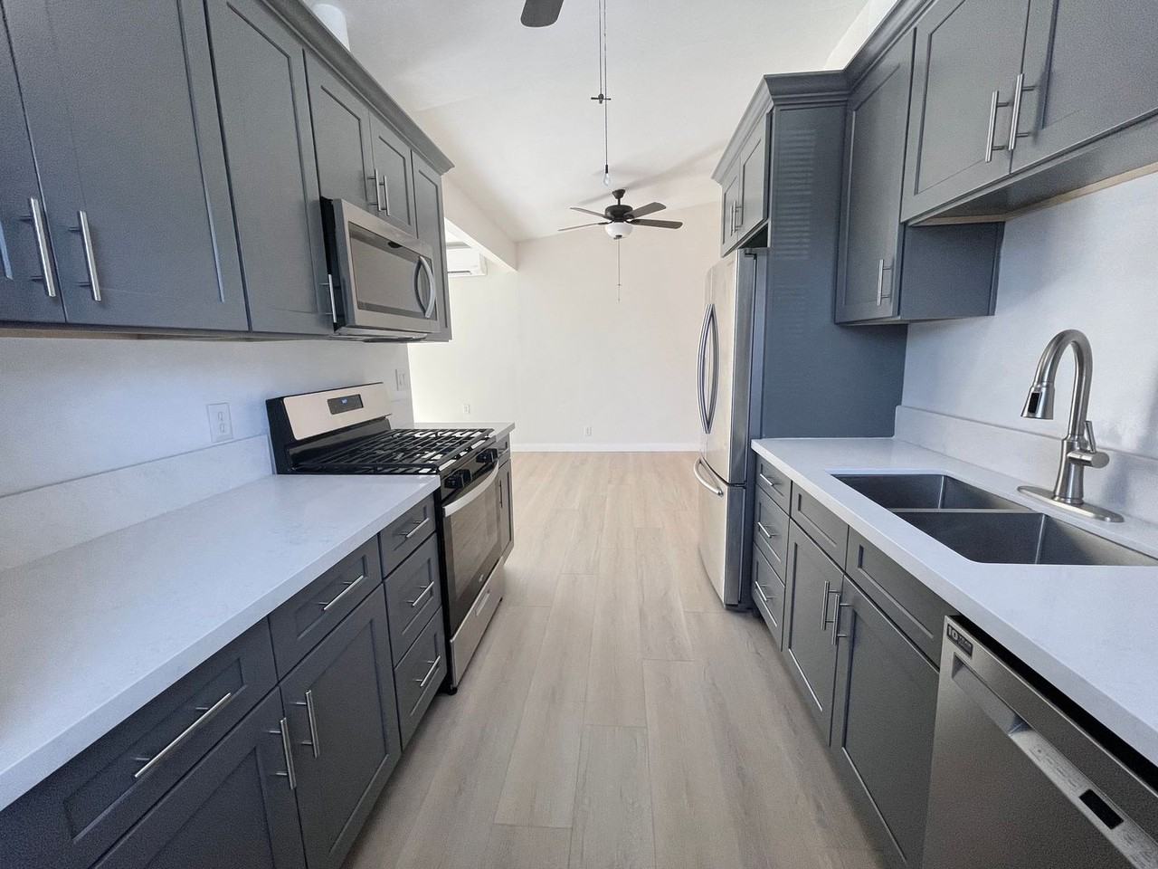 1804 E Holly Oak Dr - Photo 2 of 32