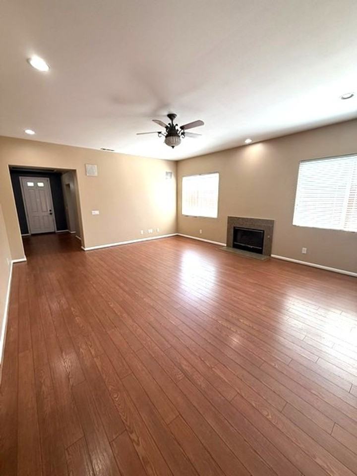 2415 Bowles Ln - Photo 2 of 15