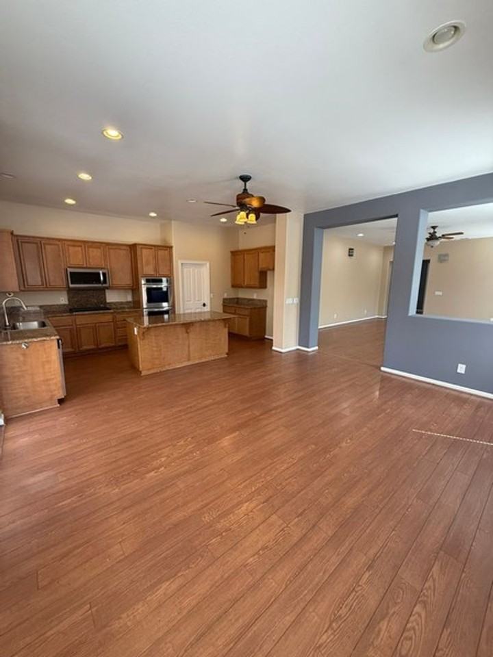 2415 Bowles Ln - Photo 6 of 15