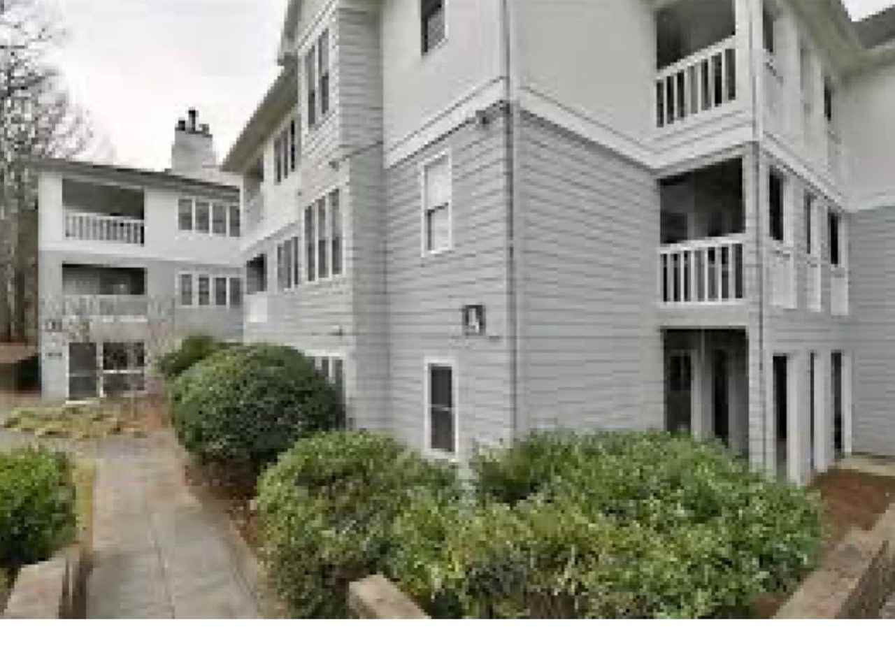 201 Oakwood Ct - Photo 3 of 43