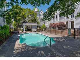 201 Oakwood Ct - Photo 1 of 1