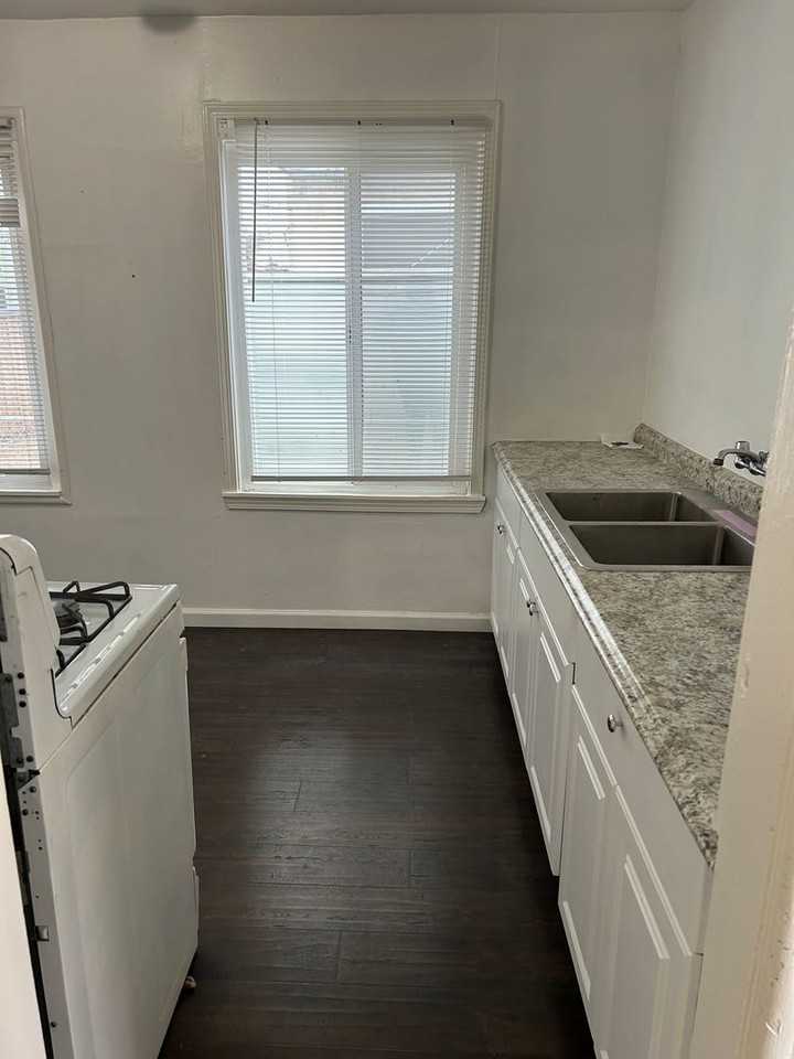 22626 2nd St - Photo 3 of 7