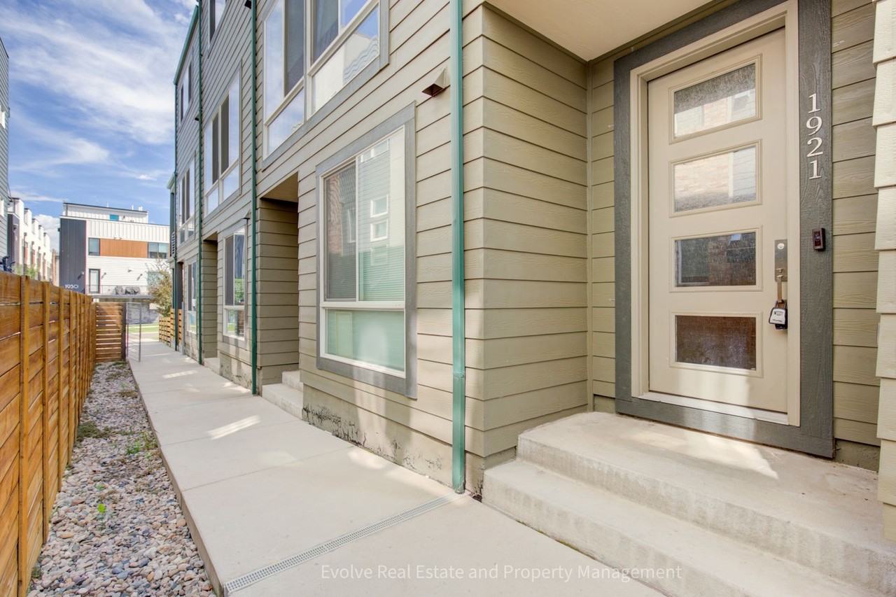 1921 Hooker St - Photo 3 of 27