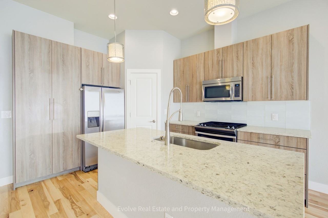 1921 Hooker St - Photo 7 of 27