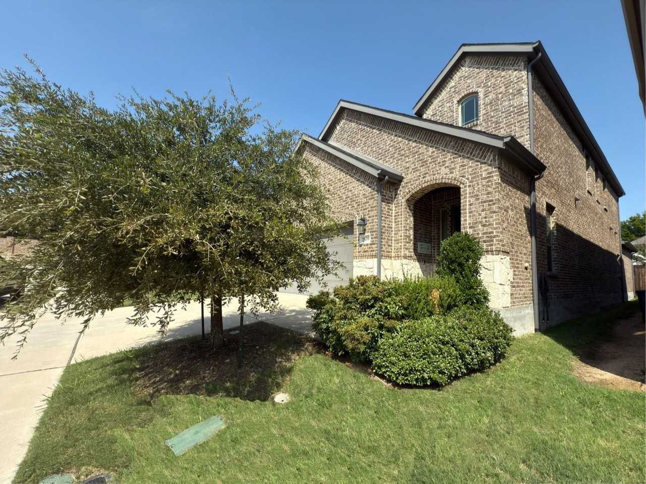 2839 Highpoint Ct - Photo 3 of 40