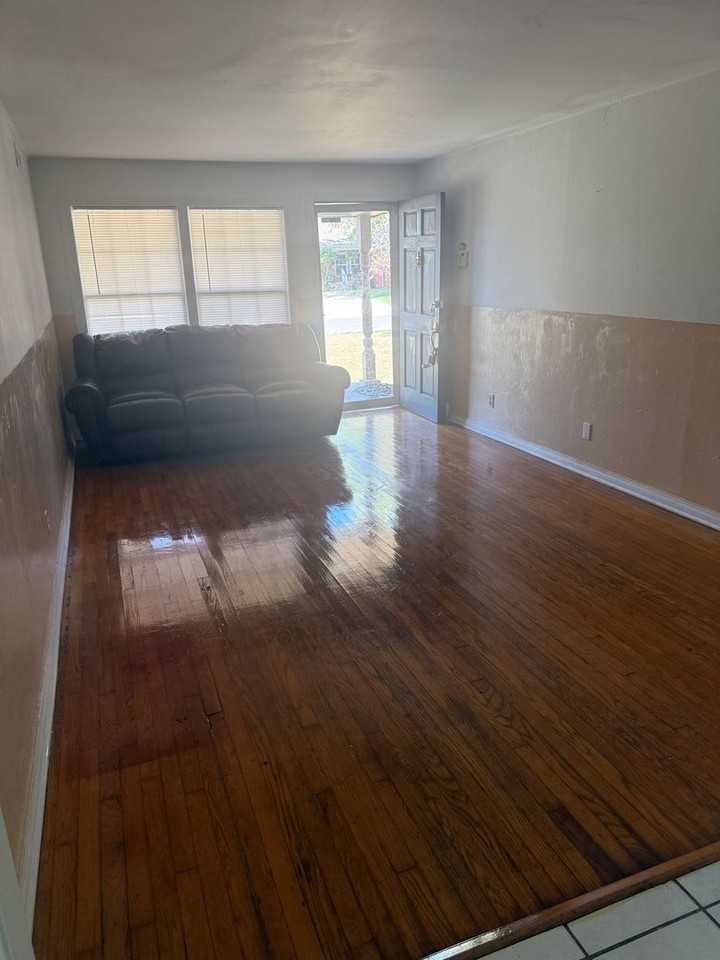 3040 Nw 65th St - Photo 3 of 18