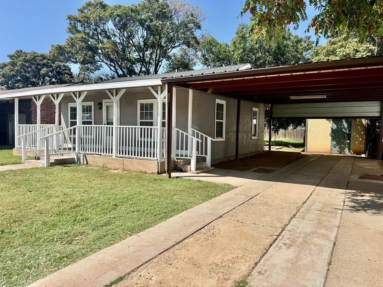 2816 1st Pl - Photo 4 of 13