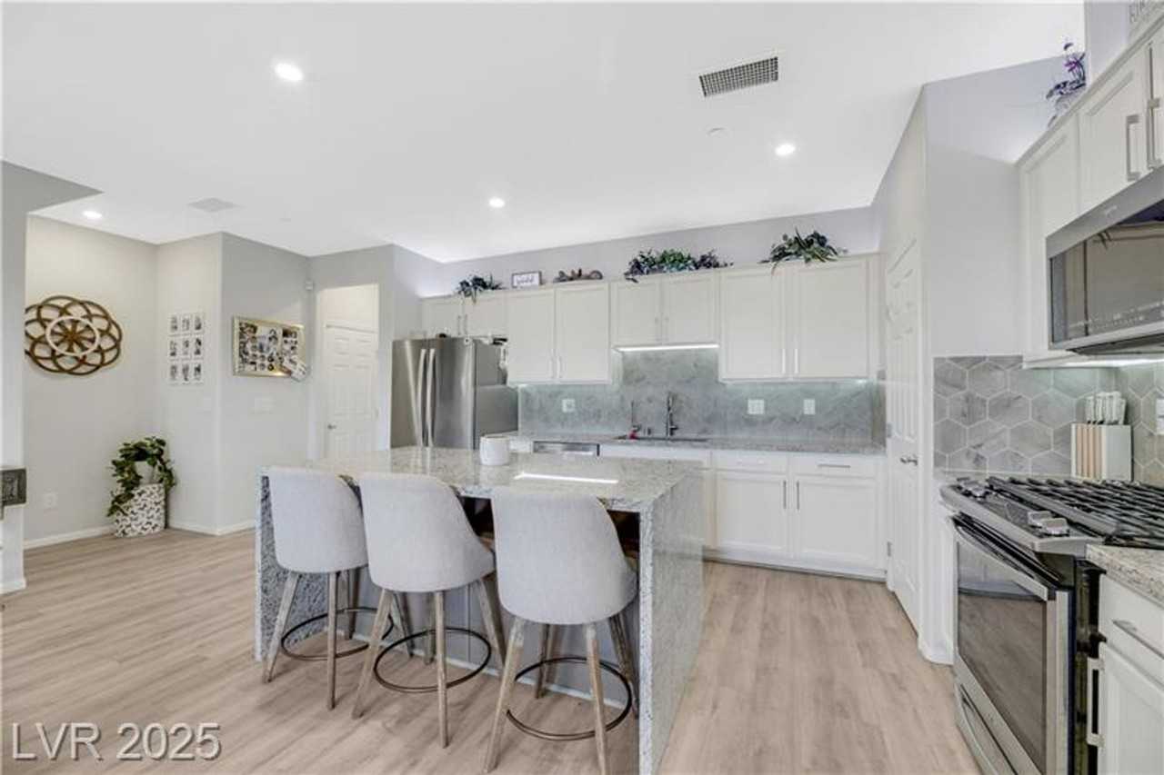 1180 Solano Hills Ct - Photo 4 of 38