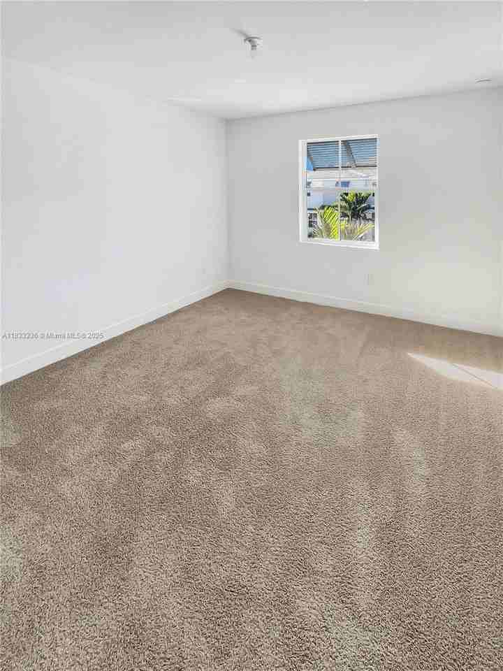 145 Sw 170th Ave - Photo 2 of 9