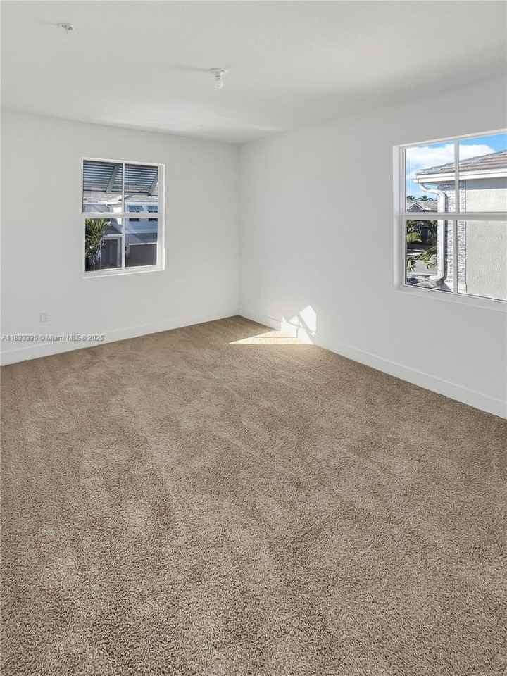 145 Sw 170th Ave - Photo 3 of 9