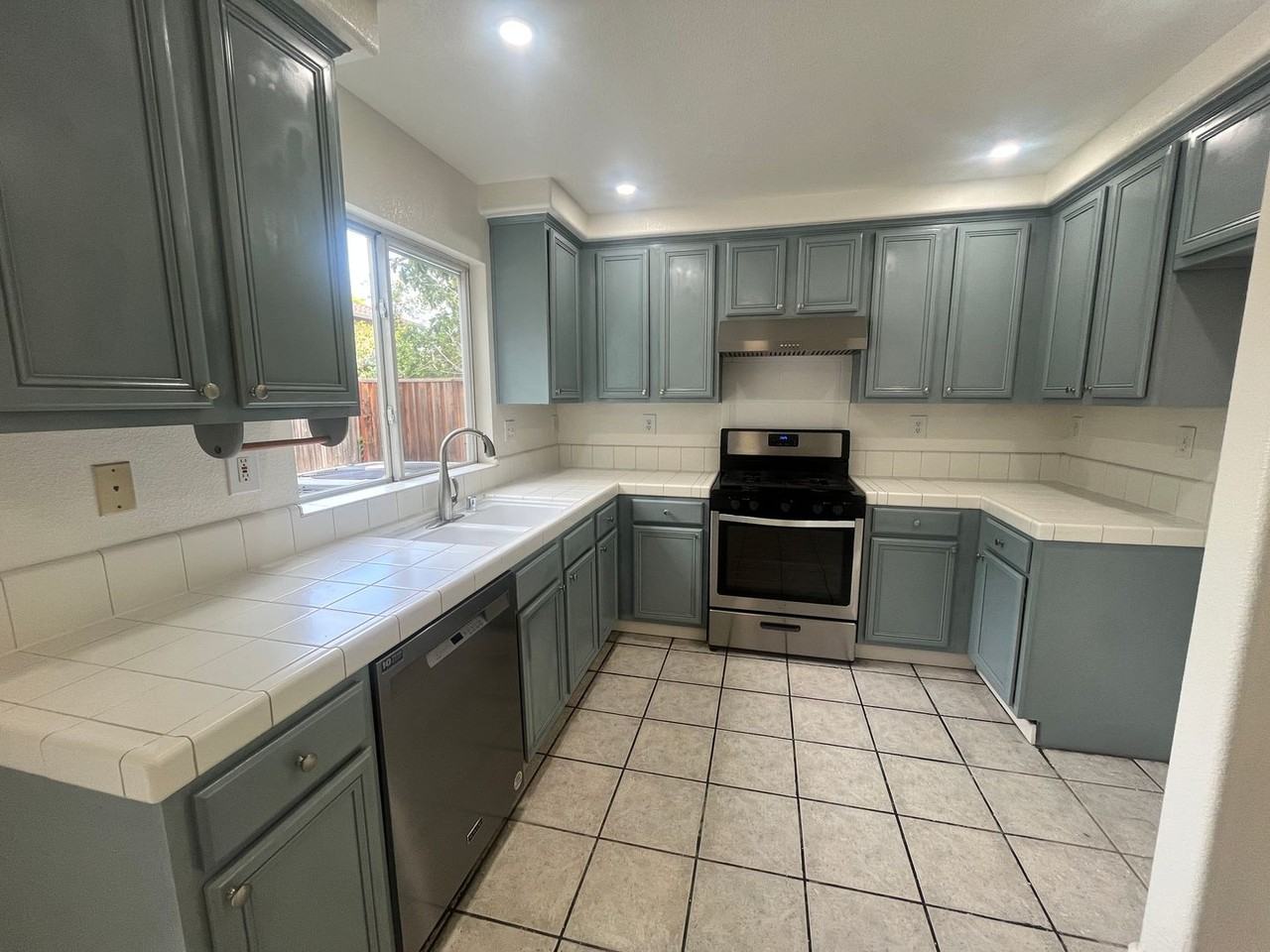 1136 Phelan Way - Photo 6 of 24