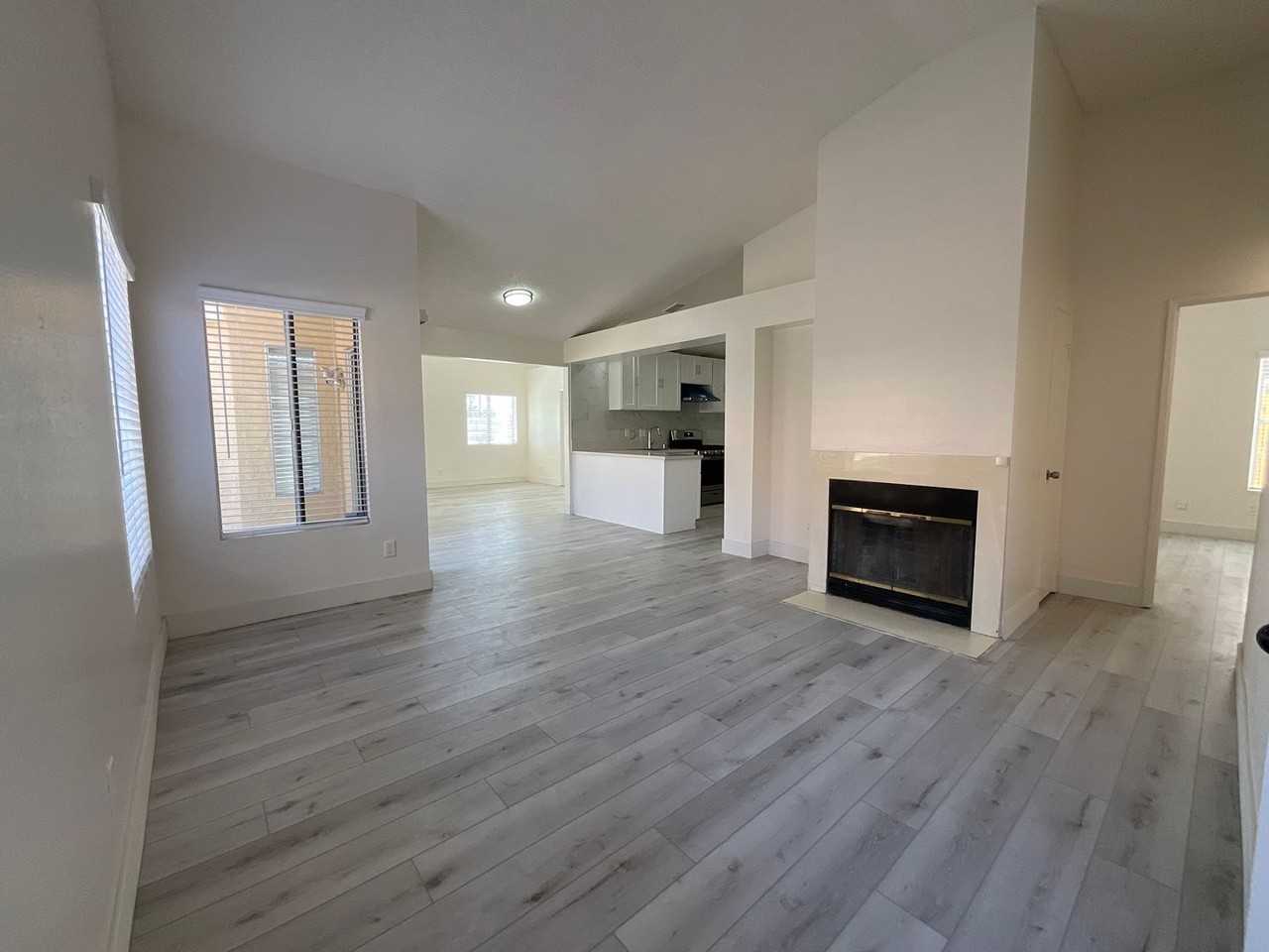 15345 Murray Ave - Photo 4 of 31