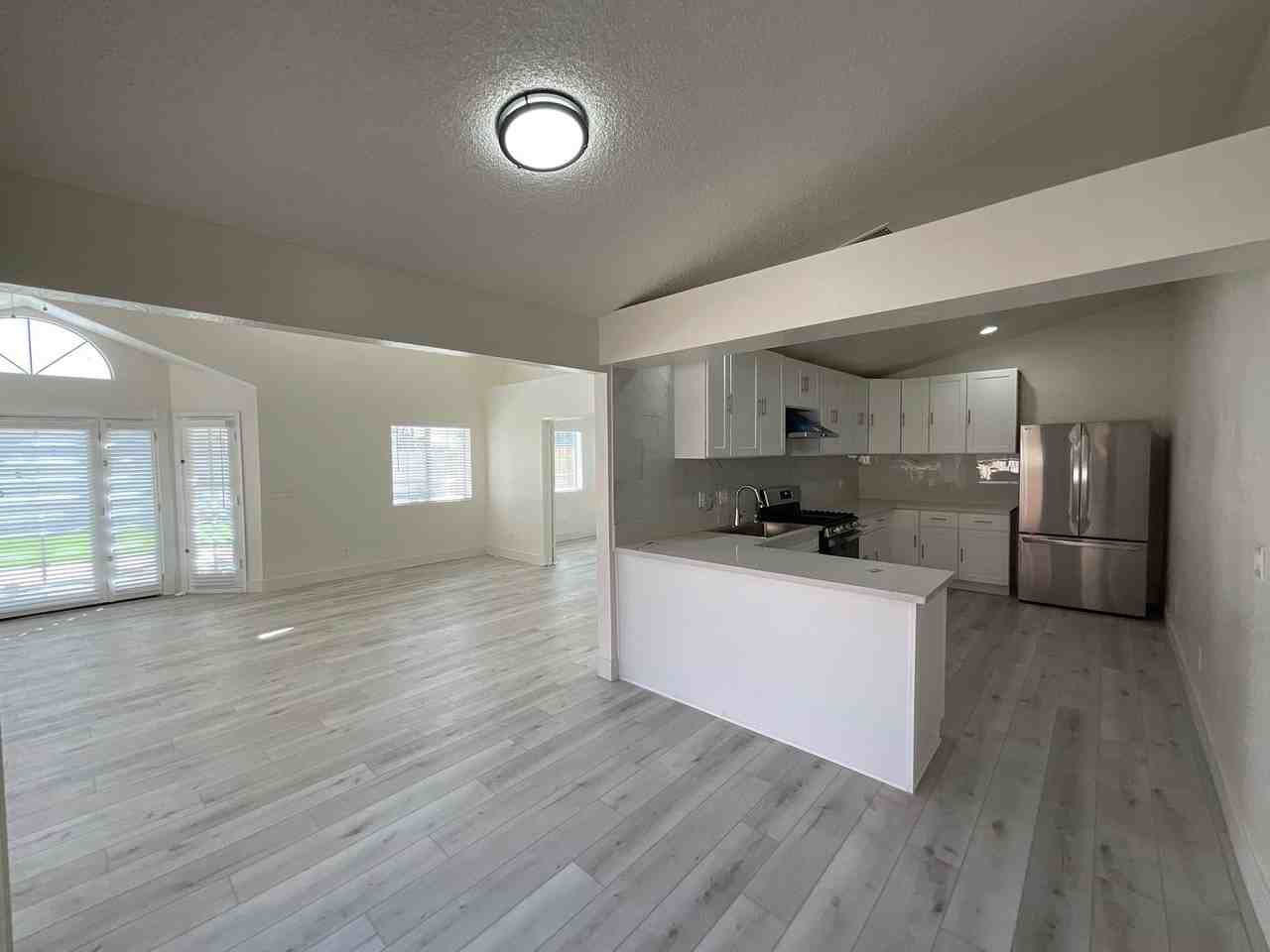 15345 Murray Ave - Photo 6 of 31