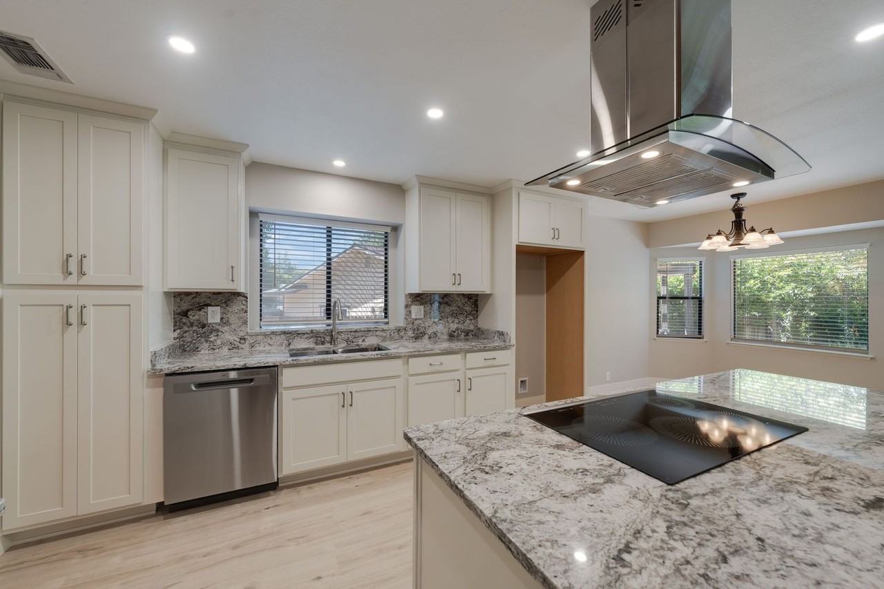 103 Buck Cir - Photo 2 of 49