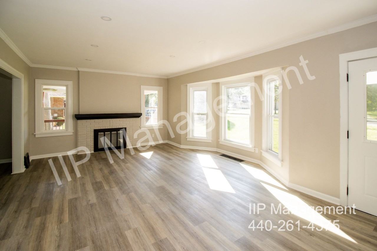 29396 Detroit Rd - Photo 4 of 30