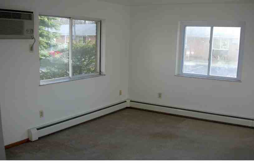 657 Middle Ct #15 - Photo 4 of 6