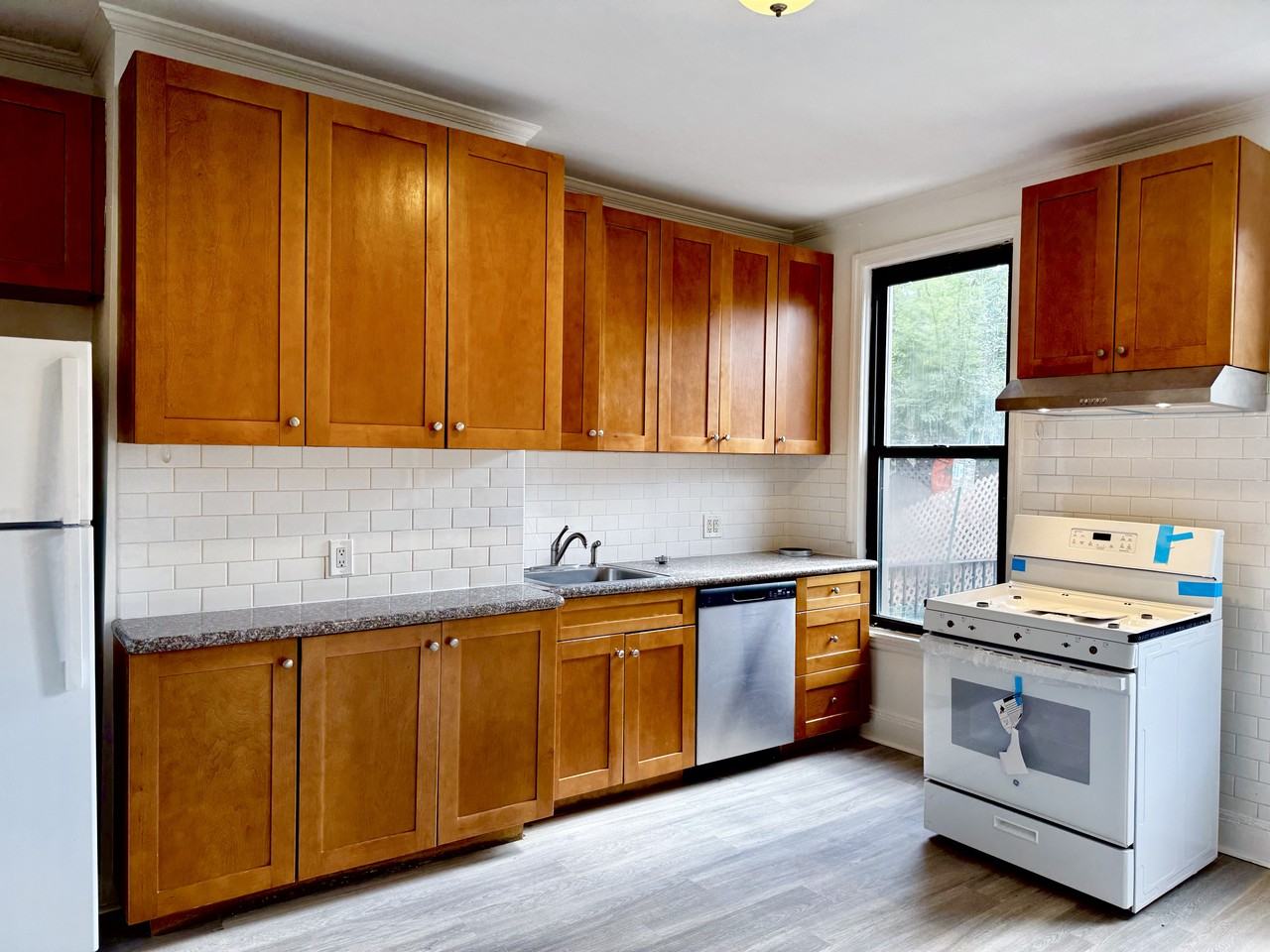 352 49th St #2 - Photo 2 of 18