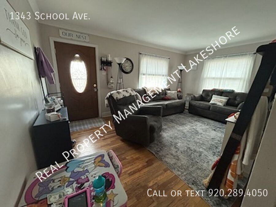 1343 School Ave - Photo 2 of 10