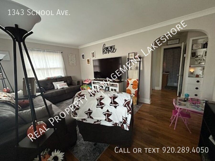 1343 School Ave - Photo 3 of 10