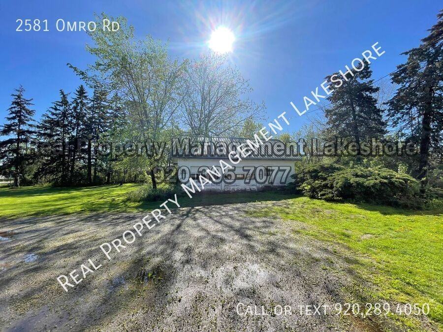 2581 Omro Road - Photo 5 of 27