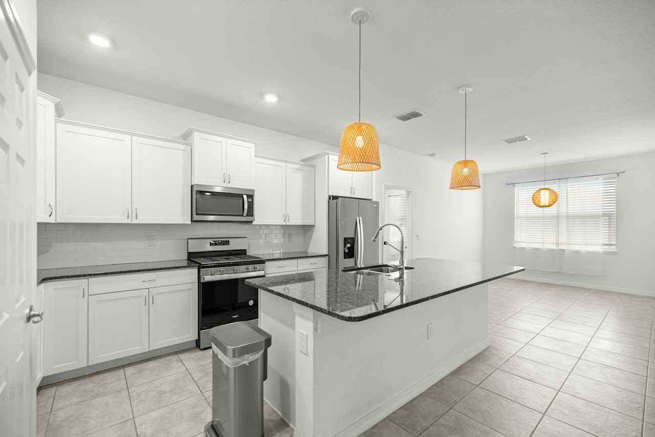 6304 Southwest 74th Terrace Road - Photo 2 of 9