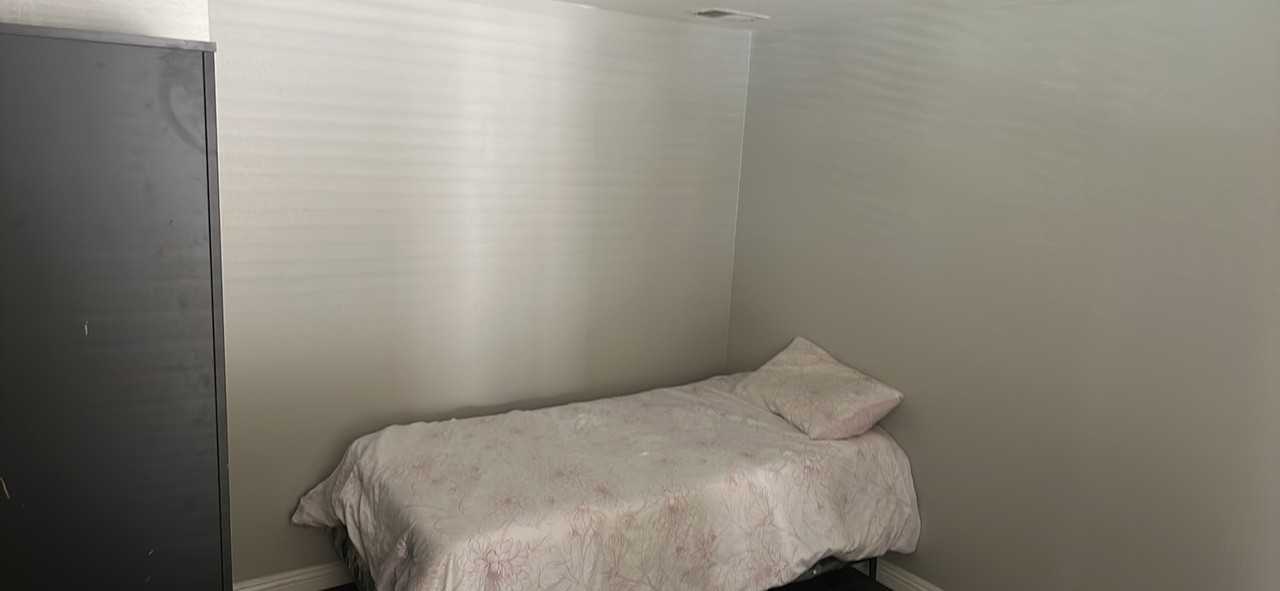 2429 Greenwich Drive - Photo 2 of 6