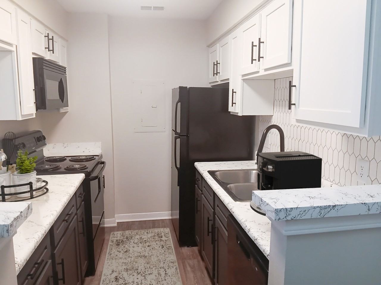 The Woodlands - Photo 7 of 40