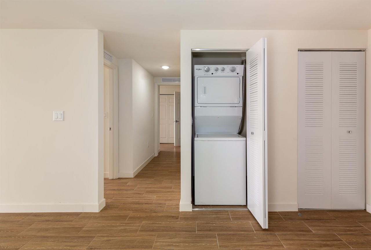 961 Southwest 7th Street - Photo 5 of 50
