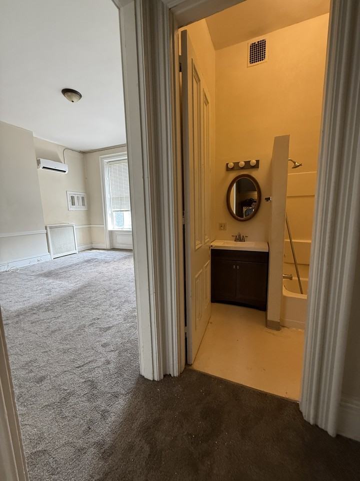 237 East Market Street - Photo 3 of 12