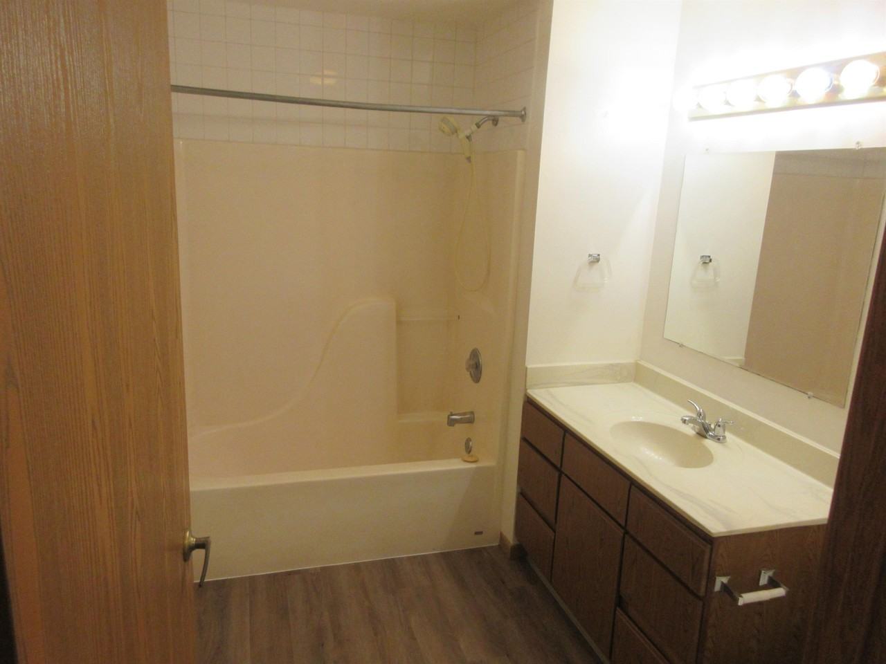 202 West North Street - Photo 3 of 5