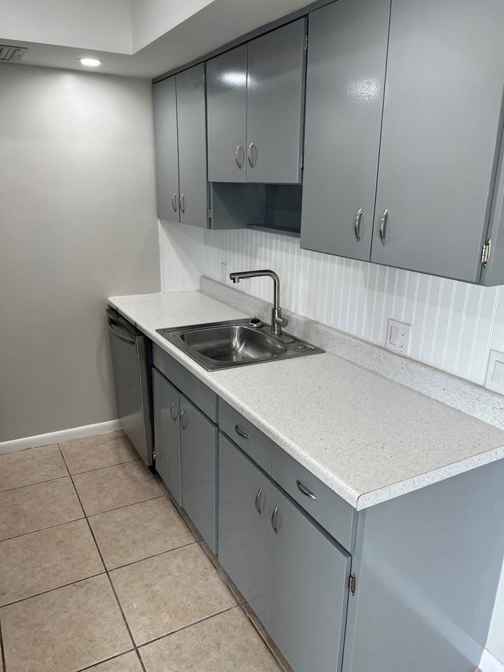 1492 HOLLY HEIGHTS DR - Photo 2 of 18