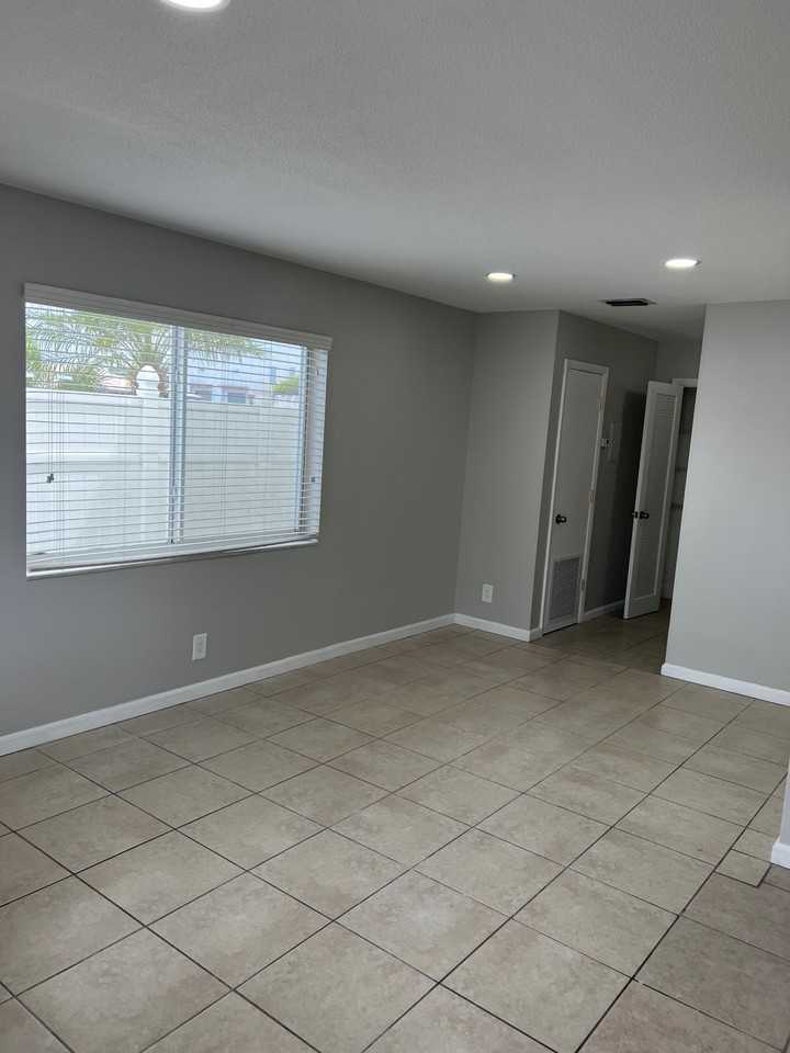 1492 HOLLY HEIGHTS DR - Photo 3 of 18