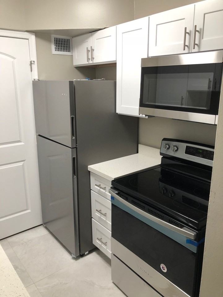 1500 NE 50TH CT - Photo 2 of 11