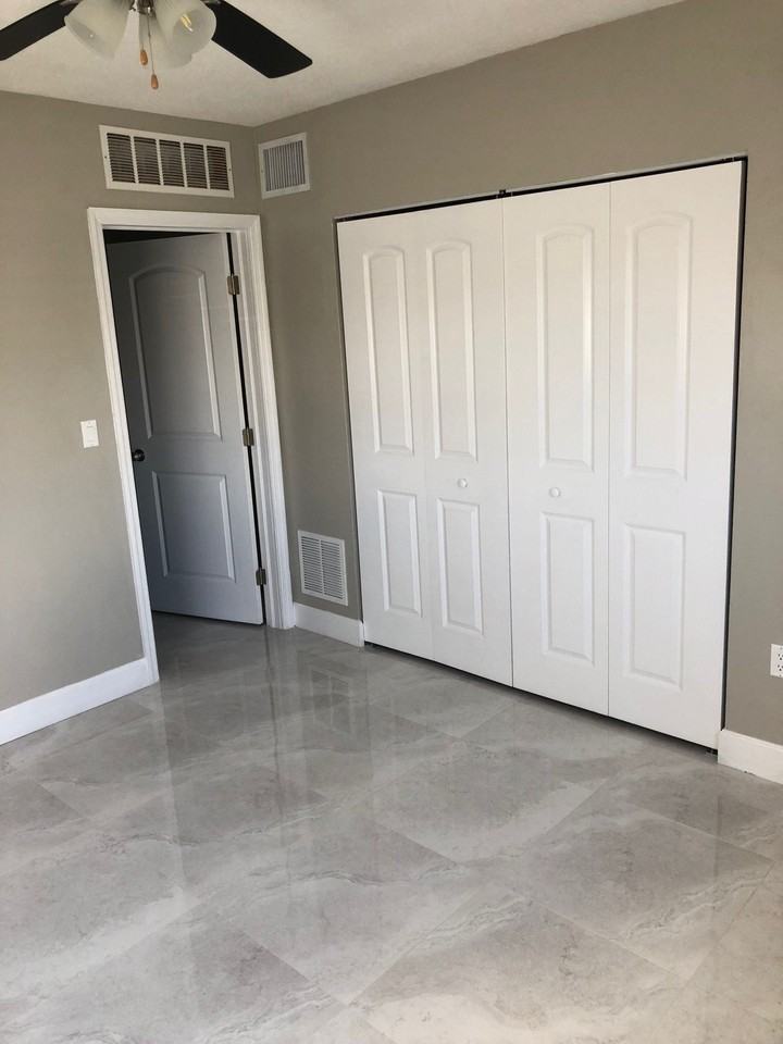 1500 NE 50TH CT - Photo 3 of 11