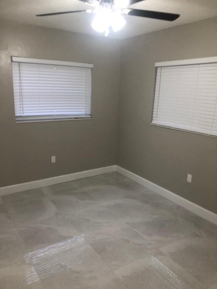 1500 NE 50TH CT - Photo 4 of 11