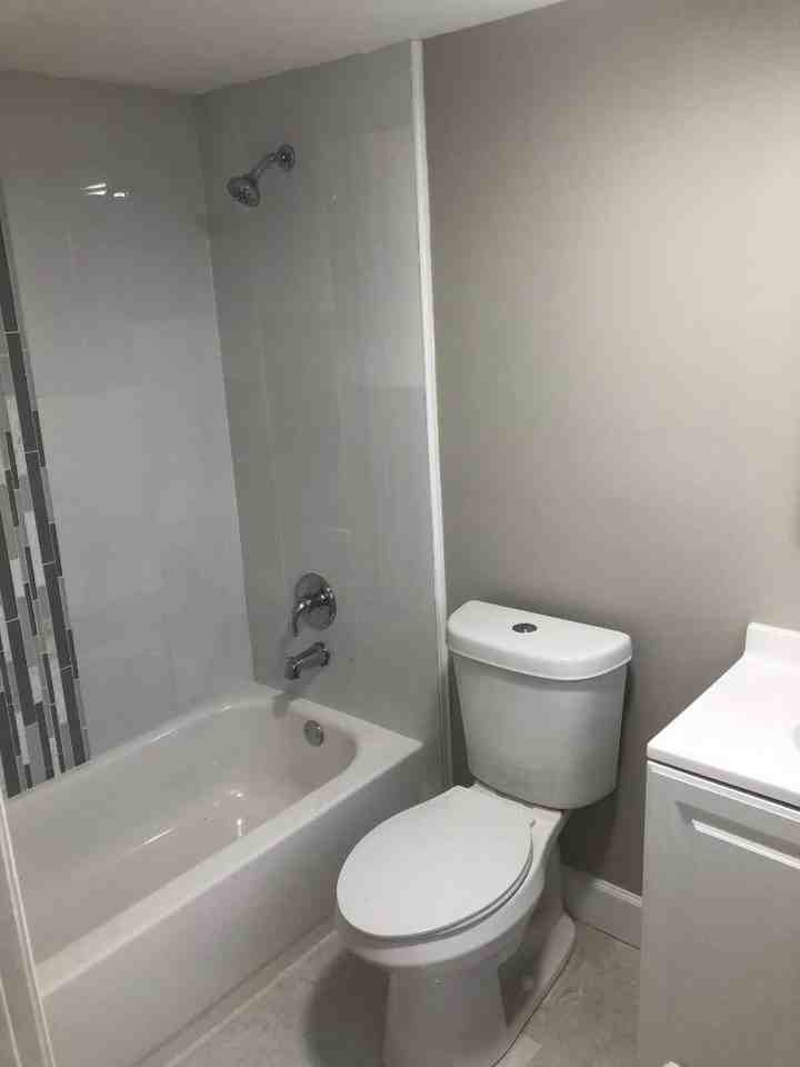 1500 NE 50TH CT - Photo 5 of 11