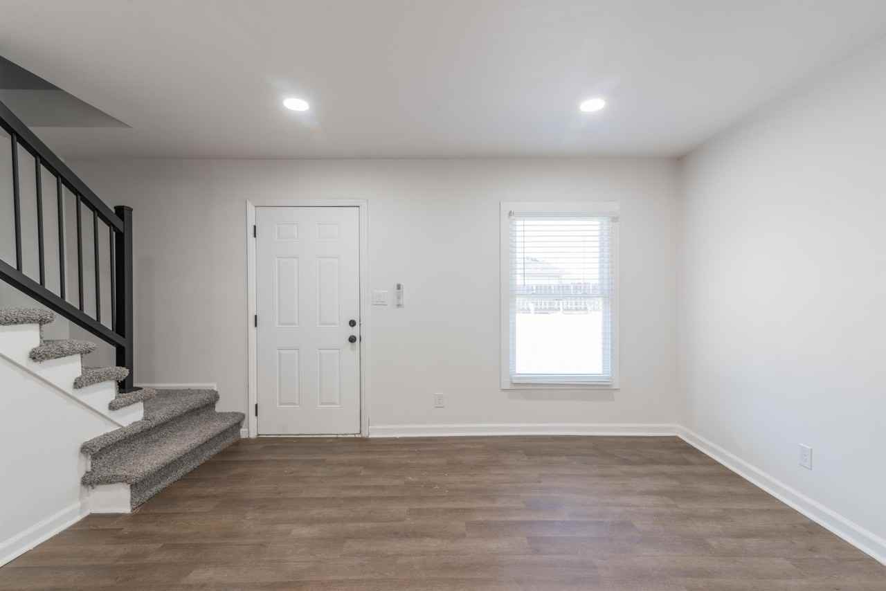 929 Cantwell Street (MU Realty LLC) - Photo 2 of 50