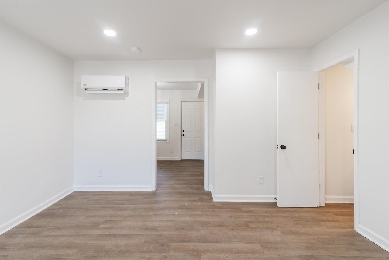 929 Cantwell Street (MU Realty LLC) - Photo 4 of 50